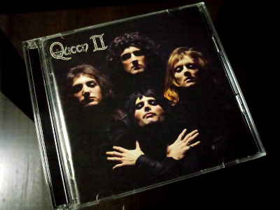 『Queen II』の CD ジャケット